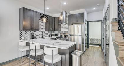 Sleek, Convenient New-build 8 Mi to Dtwn Houston!