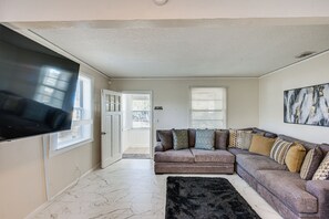 House (2 Bedrooms) | Interior - 6 Mi to Dtwn Entertainment! Stylish JAX Abode (Jacksonville)