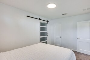 House (2 Bedrooms) | Interior - 6 Mi to Dtwn Entertainment! Stylish JAX Abode (Jacksonville)