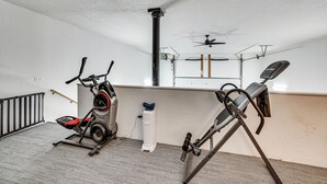 A room with a ceiling fan, exercise equipment, and a window. - Sportsman's Paradise! St Maries Stay Near Hunting (St. Maries)