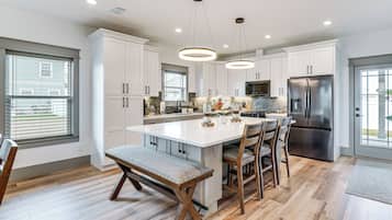 House (5 Bedrooms) | Interior