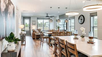 House (5 Bedrooms) | Interior