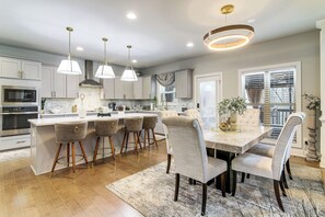 Interior - 9 Mi to Mystic Falls Tours! Spacious Group Getaway (Covington)