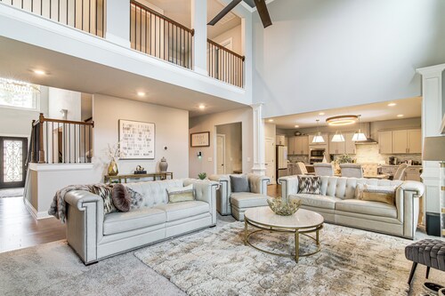 9 Mi to Mystic Falls Tours! Spacious Group Getaway