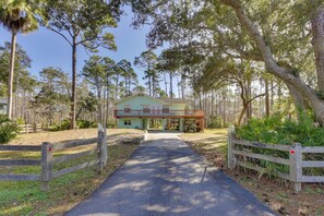 Interior - 1 Mi to Beach! Rural Home w/ Deck in Port St Joe (Port St. Joe)