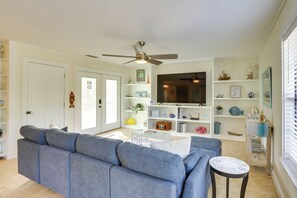 Interior - 1 Mi to Beach! Rural Home w/ Deck in Port St Joe (Port St. Joe)