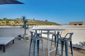 Apartment (3 Bedrooms) | Interior - 12 Mi to Dtla! Multi-level Charmer w/ Pool Access (Montebello)