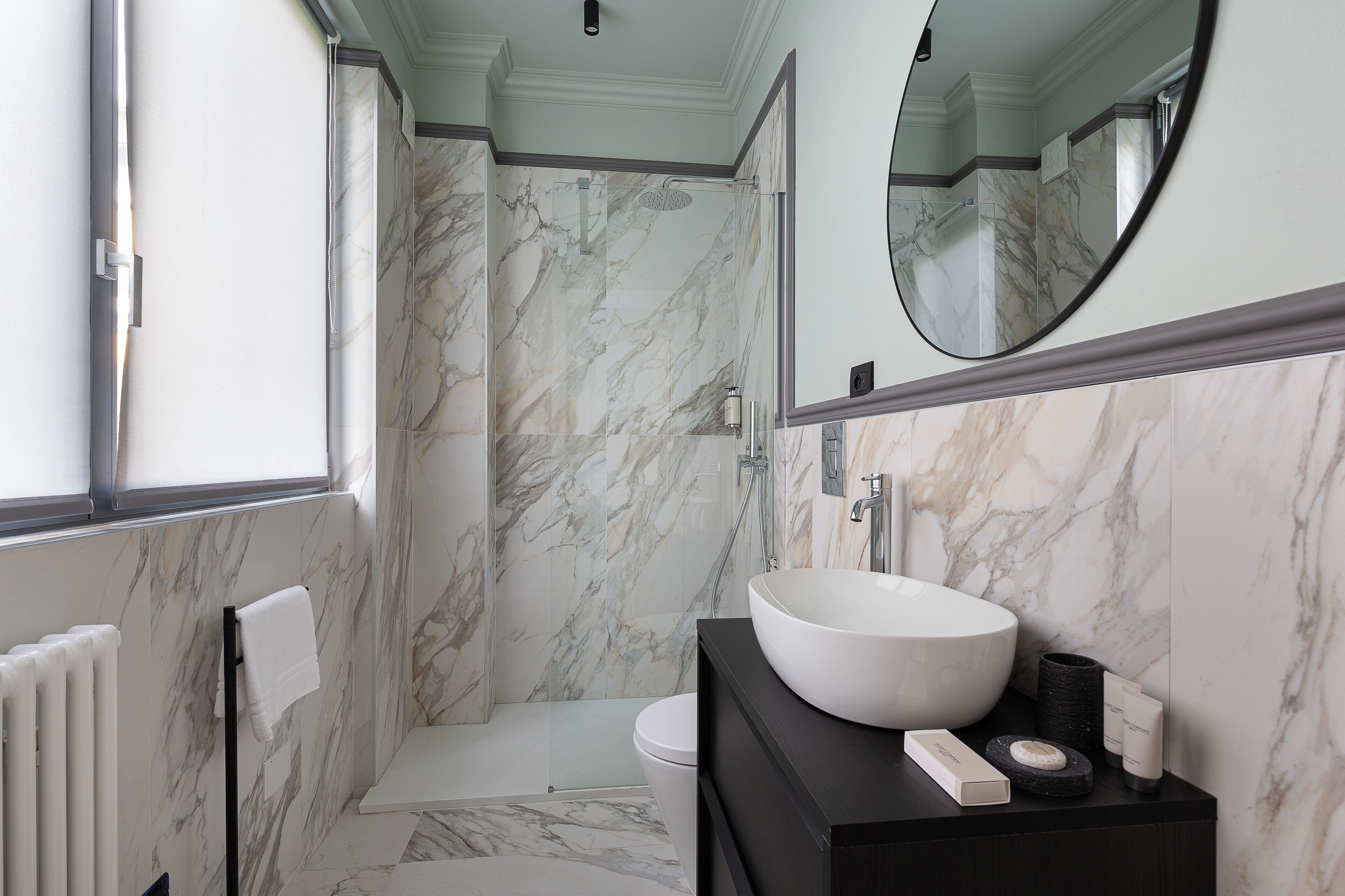 Serviettes fournies, papier toilette