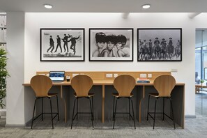 ศูนย์ธุรกิจ