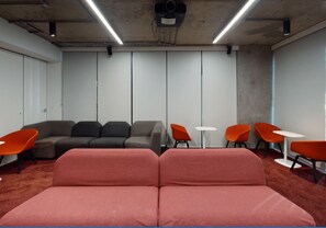 Interior - iQ Aldgate (London)