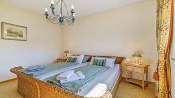 2 bedrooms, iron/ironing board, WiFi, bed sheets