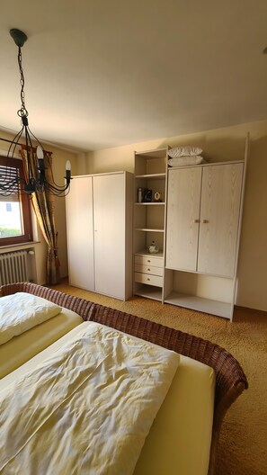 2 quartos, ferros/tábuas de passar roupa, Wi-Fi, roupa de cama