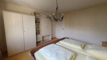2 habitaciones, tabla de planchar con plancha, wifi y ropa de cama