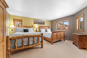 1 bedroom, free WiFi, bed sheets - Walk to Lifts Condo Nearby Dining, Pool & Hot Tub (Keystone)