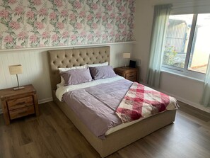 Iron/ironing board, WiFi, bed sheets