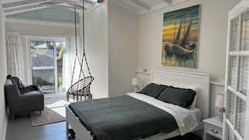 Iron/ironing board, WiFi, bed sheets