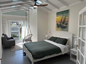 Iron/ironing board, WiFi, bed sheets - The Ducks Nest (Shoalwater)