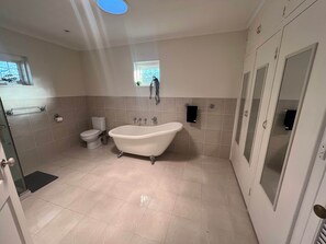 Hair dryer, towels - The Ducks Nest (Shoalwater)