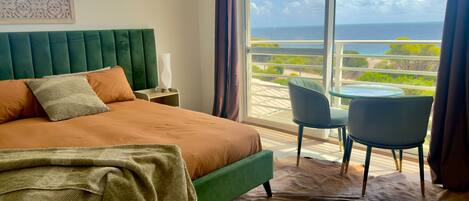 Iron/ironing board, Internet, bed sheets