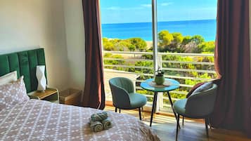 5 bedrooms, iron/ironing board, free WiFi, bed sheets