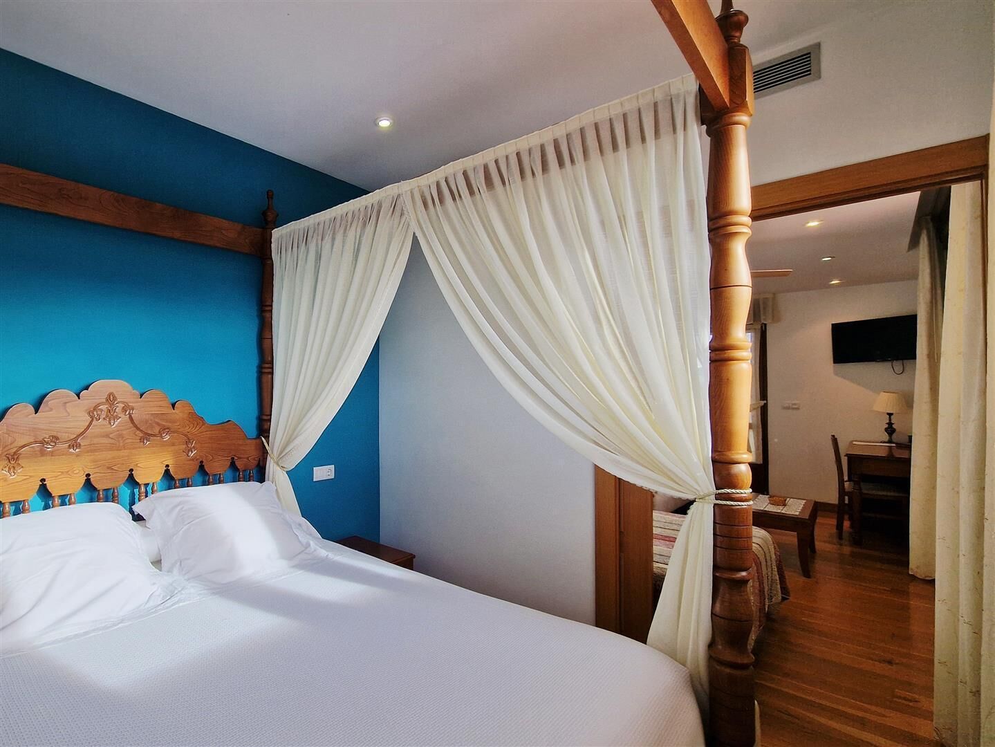 Deluxe Suite, Sea View | Free WiFi