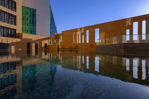 Outdoor pool - Radisson Collection Residences, Riyadh (Riyadh)