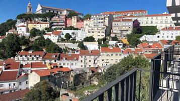 Apartamento clásico, balcón, vistas a la ciudad | Jardines del alojamiento