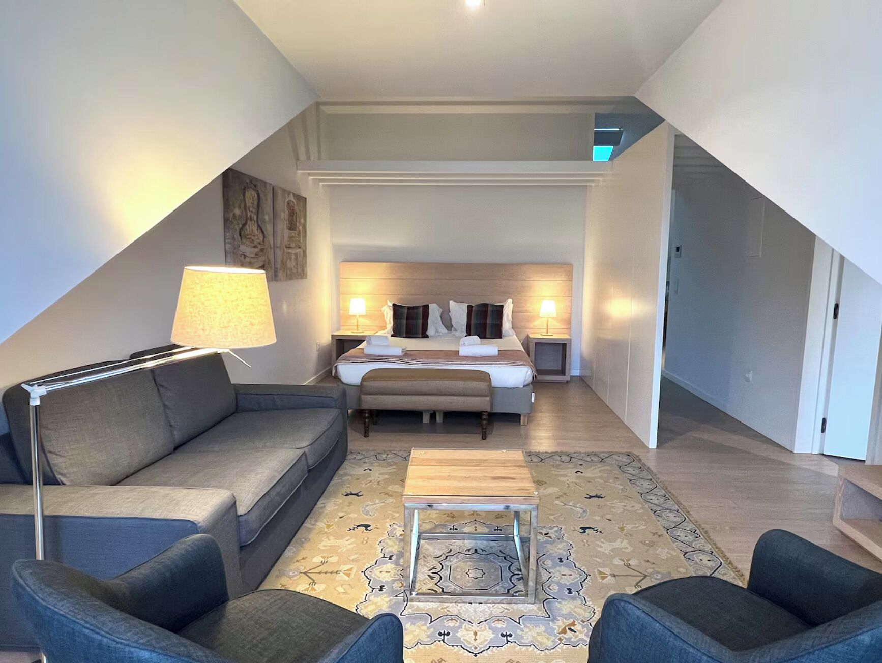 Loft clássico, sacada, vista para a cidade | Cortinas blackout, ferros/tábuas de passar roupa, Wi-Fi de cortesia