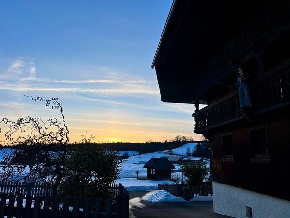 Property grounds - Holiday Apartment 'Gartenblick' with Beautiful Views, Private Balcony & Shared Garden (Ibach)