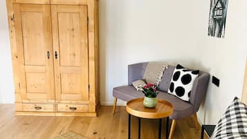 Silitysrauta/-lauta, Wi-Fi, vuodevaatteet