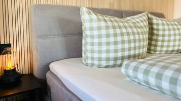 Iron/ironing board, WiFi, bed sheets