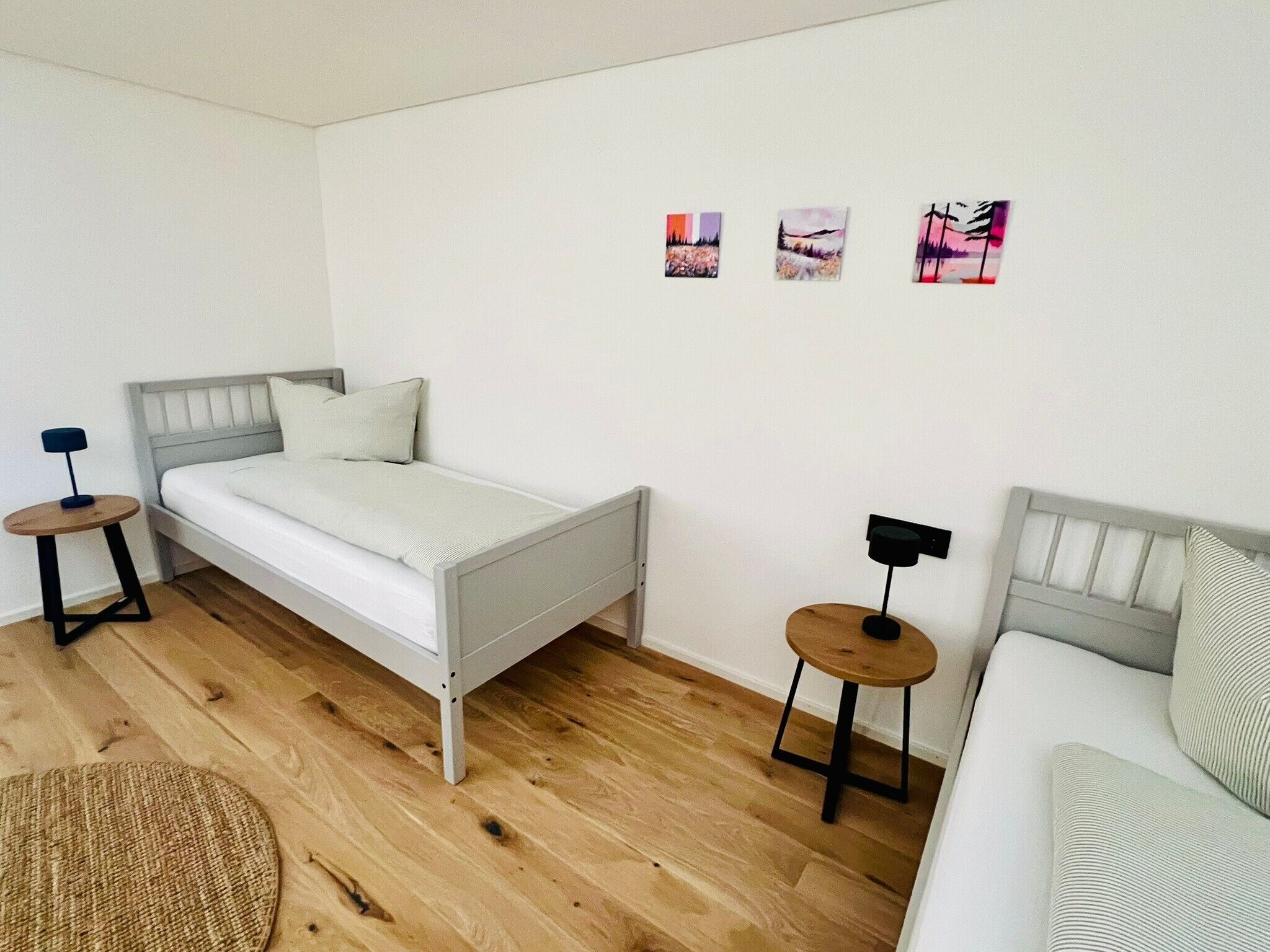 Planxa i posts de planxar, wifi i roba de llit 