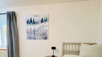 Iron/ironing board, WiFi, bed sheets