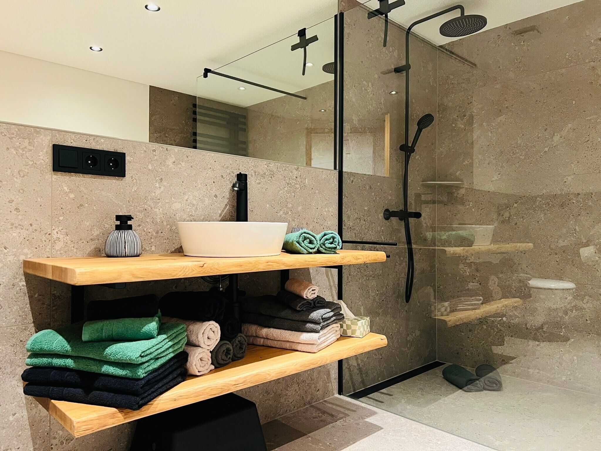 Shower, hair dryer, towels