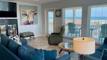 Condo, 2 Bedrooms | Living area