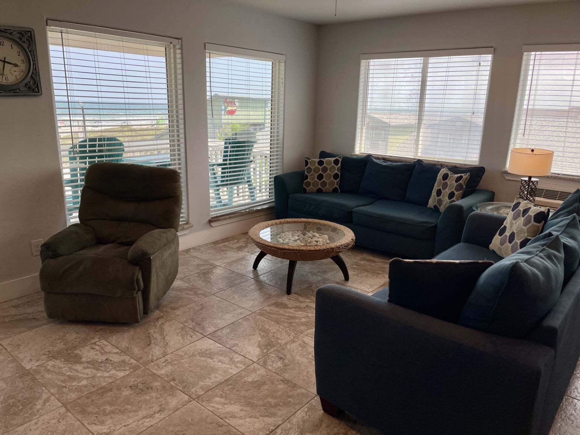 Condo, 2 Bedrooms | Living area