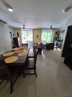 Dining - Beautiful home in gated community on private beach and Golf course in Costa Rica (Tambor)