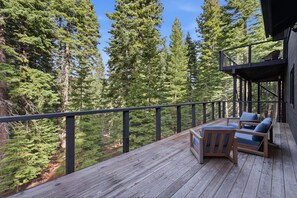 House, 5 Bedrooms | Property grounds - Sierra Sanctuary With Hot Tub 5 Bedroom Home (Truckee)