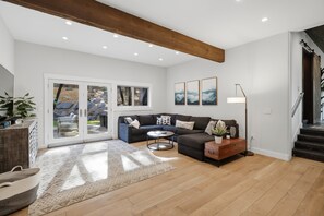 Streaming services - Sierra Sanctuary With Hot Tub 5 Bedroom Home (Truckee)