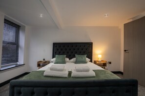 Basic Double Room, Patio | Iron/ironing board, free WiFi - Rose House (Boston)