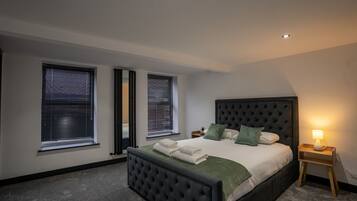 Basic Double Room, Patio | Iron/ironing board, free WiFi