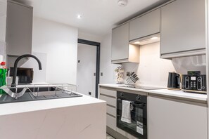 Maison panoramique, salle de bain attenante | Cuisine partagée | Réfrigérateur grande capacité avec congélateur, four à micro-ondes