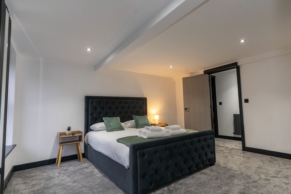 Panoramic House, Ensuite | Iron/ironing board, free WiFi