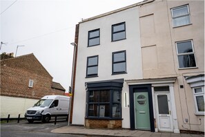 Basic Double Room, Patio | Exterior - Rose House (Boston)