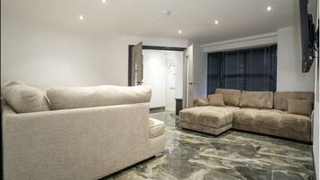 Basic Double Room, Patio | Lounge