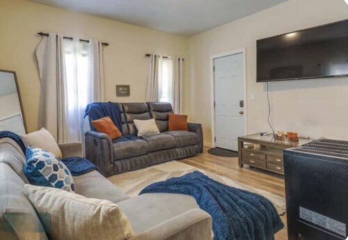 Cozy Adventure Filled Escape Free Parking 2 Bedroom Apts