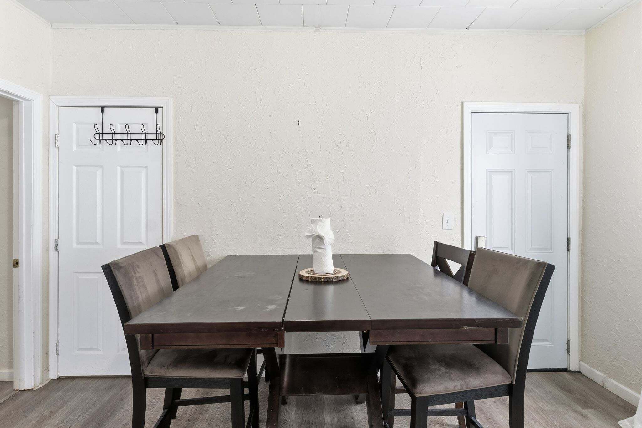 Apartment, 2 Bedrooms | Dining