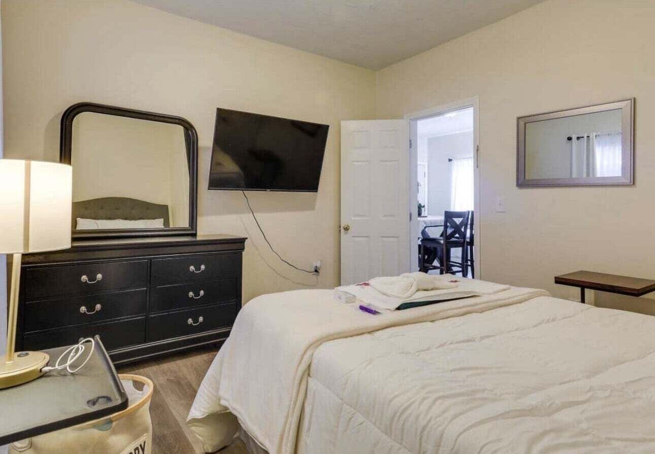 2 chambres, espace de travail pour ordinateur portable