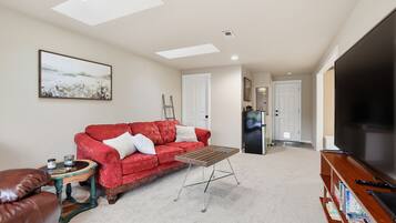 House, 3 Bedrooms | Living area | Smart TV, streaming services