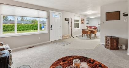 Hoops & Hygge Private Sport Court Retreat 3 Bedroom Home